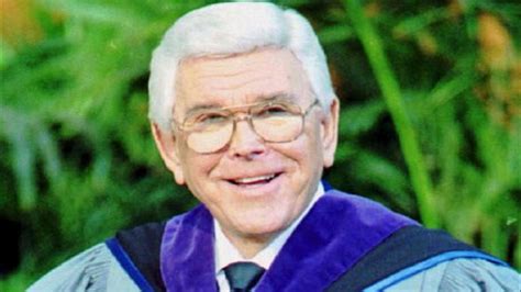 Robert Schuller, Crystal Cathedral founder, dies at age 88 - ABC7 Chicago