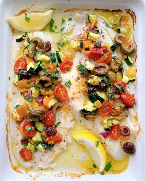 Baked white fish with vegetable salsa - Karinokada