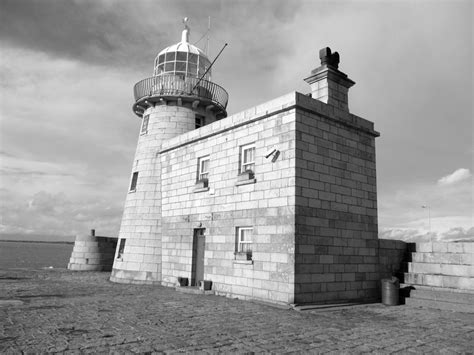 Howth Harbour Lighthouse, Howth. County Dublin 1817 | Curious Ireland