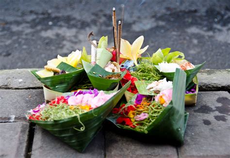 The Bali Bible | Canang Sari Charming Tradition