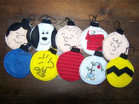 Charlie Brown ornaments | Felt christmas ornaments, Peanuts christmas, Christmas crafts