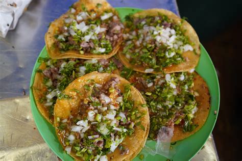 La Pinguica: Taqueros expertos en Suadero y Pastor - La Ruta de la Garnacha