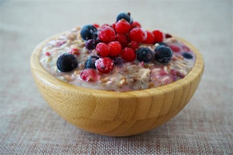 What can I put on my porridge? Best Toppings for Porridge - Fibre Diet