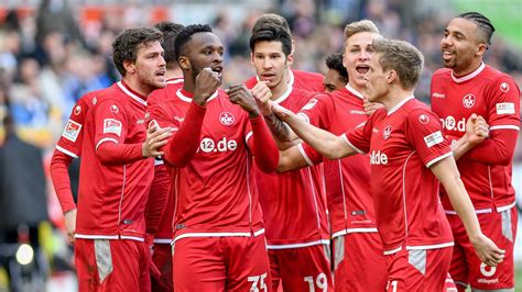 1 FC Kaiserslautern stemmt sich gegen den Abstieg aus der 2. Bundesliga ...