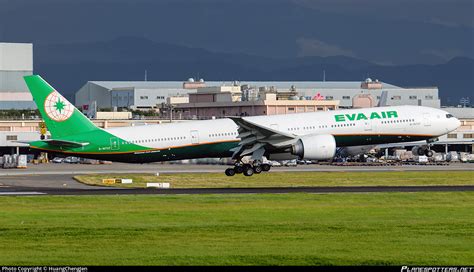 B-16737 EVA Air Boeing 777-3ALER Photo by HuangChengJen | ID 1205809 | Planespotters.net