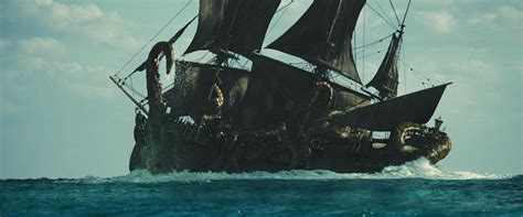 pirates of the caribbean - Why does Captain Jack Sparrow return to the Black Pearl when attacked ...