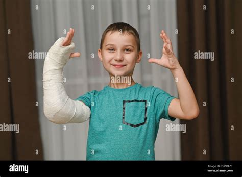 Broken arm in cast hi-res stock photography and images - Alamy