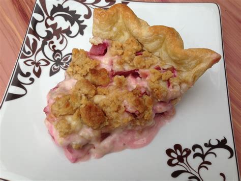 Rhubarb Sour Cream Pie – Well Dined