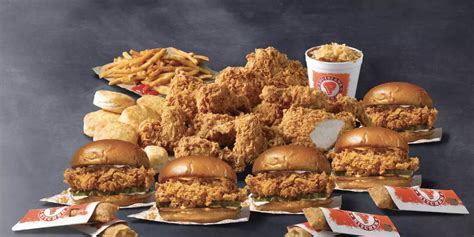 Popeyes Is Selling Family Meal Bundles And They Come With *The* Chicken Sandwich