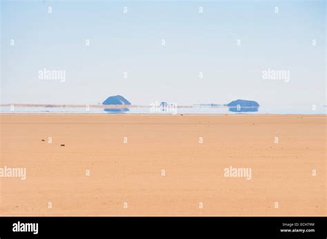 Mirage desert hi-res stock photography and images - Alamy