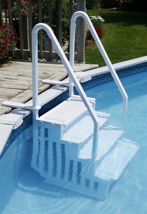 Choosing a Ladder or Steps for an Above Ground Pool