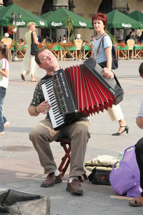 Accordionist Free Photo Download | FreeImages