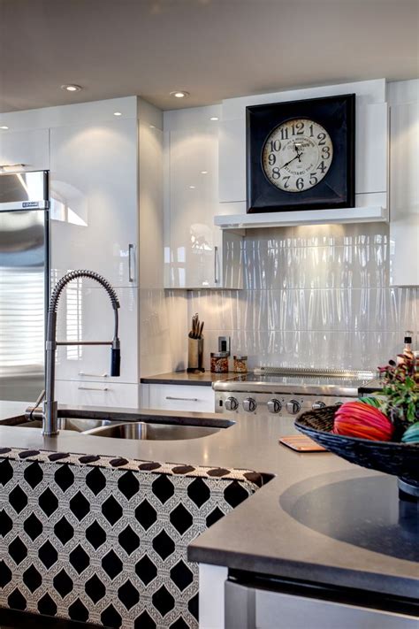 Textures play an important role in this kitchen. | Modern kitchen, Kitchen, Home decor