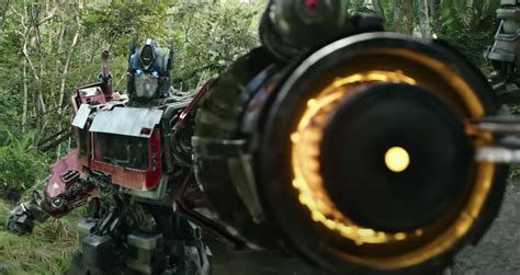 Optimus Prime Meets Optimus Primal in Clip From TRANSFORMERS: RISE OF THE BEASTS — GeekTyrant