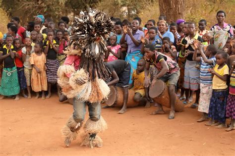 Malawi, traditional Nyau dancer - Dietmar Temps, photography