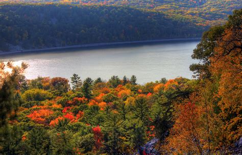 Lake and forest at Devil's Lake State Park, Wisconsin image - Free ...