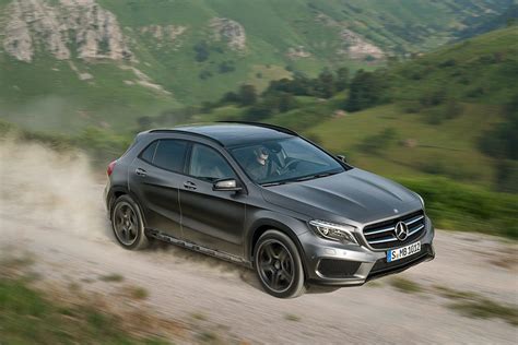 2015 Mercedes-Benz GLA Revealed – Tech & ALL