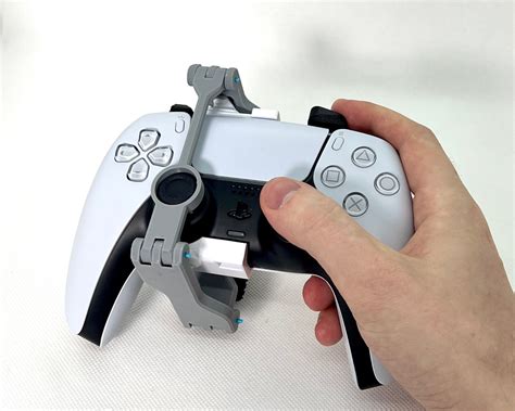 A PS5 controller mod enables gamers to play with just one hand - Yanko ...