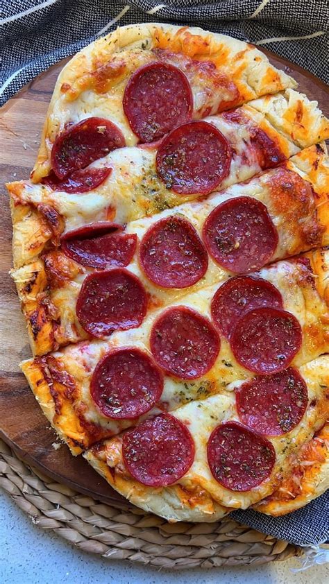 Pepperoni Cheese Pizza from @saharskitchen_ - ResepMamiku.com