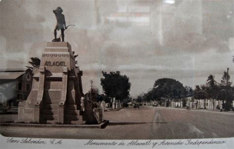 Monumento Atlacatl cuando todavia estaba ubicado en Avenida Independencia en San Salvador. | San ...