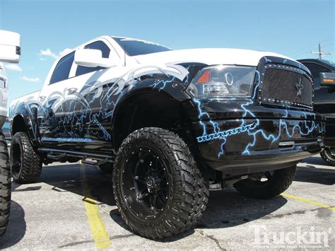 Pin on Awesome trucks n paint jobs