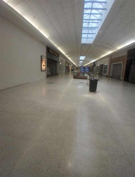 Shenango Valley Mall : r/deadmalls