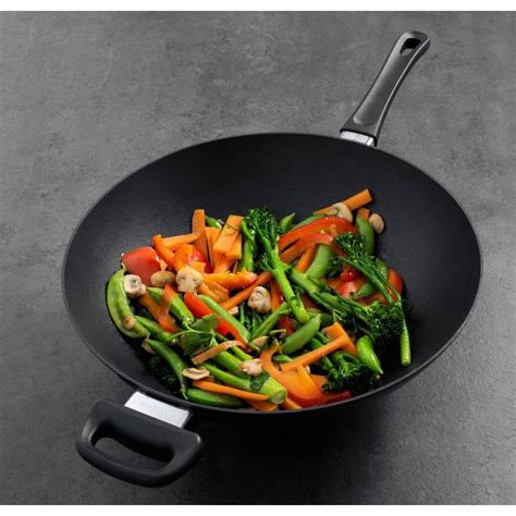 Scanpan Classic Wok, 32cm | Scanpan Cookware | Kitchenware Superstore ...