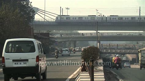 Commuting made easy - Delhi Metro at Moolchand Flyover - YouTube