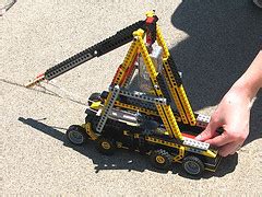 building - What would be a simple trebuchet design at the Minifigure scale? - Bricks