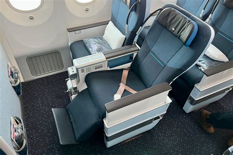 Review: KLM’s new Premium Comfort cabin on the Boeing 787-10 Dreamliner - The Points Guy