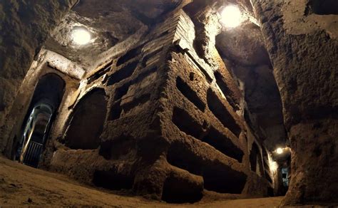 CATACOMBS OF SAN CALLISTO TOUR - ROME Private Tours