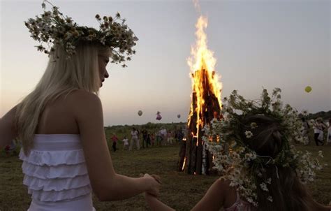 10 Places With Awesome Summer Solstice Celebrations