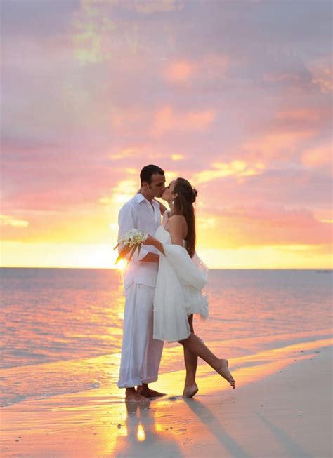 Sunset Beach Wedding Romantic Sunset Wedding, Beach Wedding Pics, Wedding Fotos, Sunset Beach ...