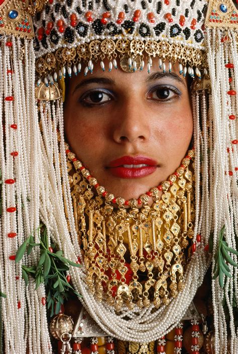 Phenomenal photography illustrating wedding rituals from around the world - Smashing the Glass ...