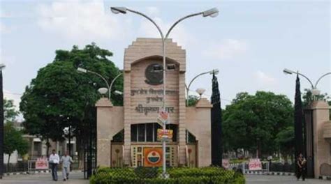 Kurukshetra University yet to decide on reopening of classrooms - education - Hindustan Times