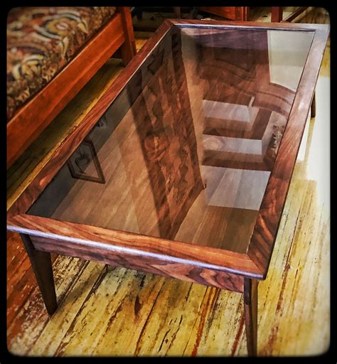 Pin de Charles Peterson en Shadow Box Coffee Table for Guitar | Centros de mesa, Mesas