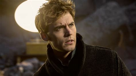 Sam Claflin As Finnick Odair The Hunger Games Wallpapers - 2048x1152 - 437260