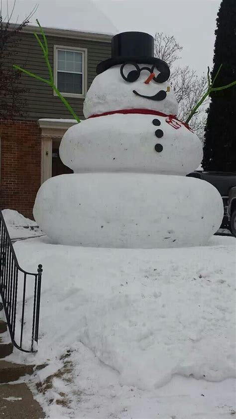 Biggest snowman I've ever seen. Made in Dubuque, Iowa | Dubuque iowa ...