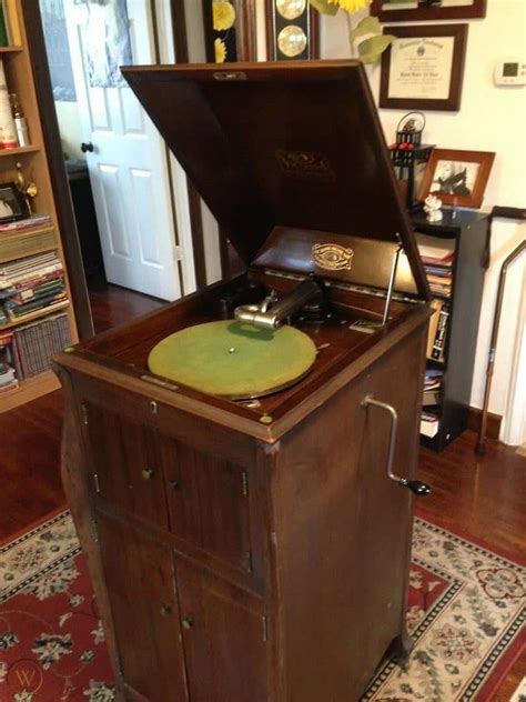 Antique Victrola Record Player Value (Identification & Price Guides)