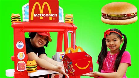 Emma Pretend Play Happy Meal McDonalds Drive Thru - YouTube