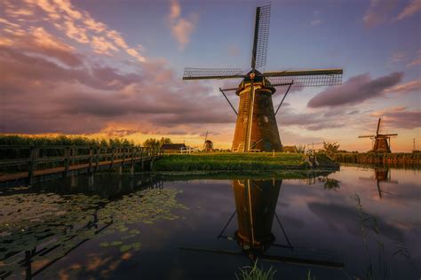 Kinderdijk, Holland. - Scenic and charming little place to have sneak peek into Dutch ...