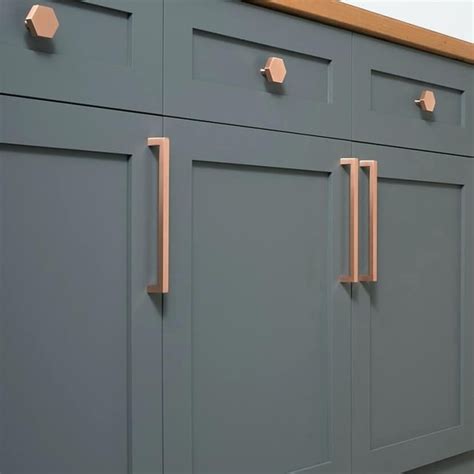 7 Unique Kitchen Cabinet Hardware Options