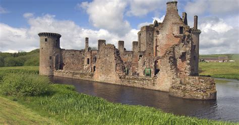 Weddings at Caerlaverock Castle | Historic Environment Scotland