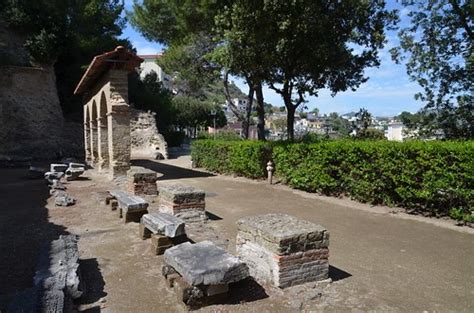 File:Archaeological park of Baiae, Baia.jpg - Wikitravel Shared