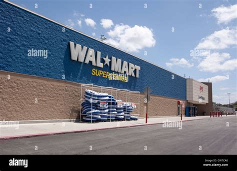 Extérieur de Wal-Mart Supercenter Store à San Marcos, Texas Photo Stock - Alamy