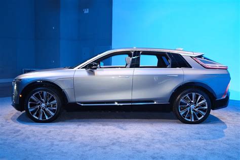 2023 Cadillac Lyriq: Get a first look at the new luxury electric SUV - Tech