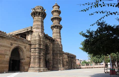 13 Best Historical Places in Ahmedabad: Location & Timings