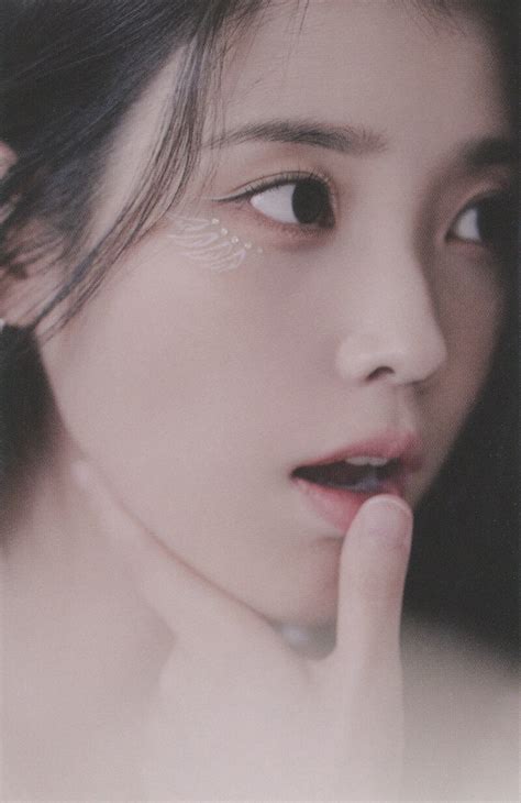 IU 2023 Season's Greetings (Scans) | kpopping