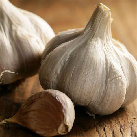 Whole garlic bulb - Farmers Fayre