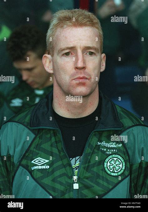 TOMMY BURNS GLASGOW CELTIC FC MANAGER 30 November 1994 Stock Photo - Alamy